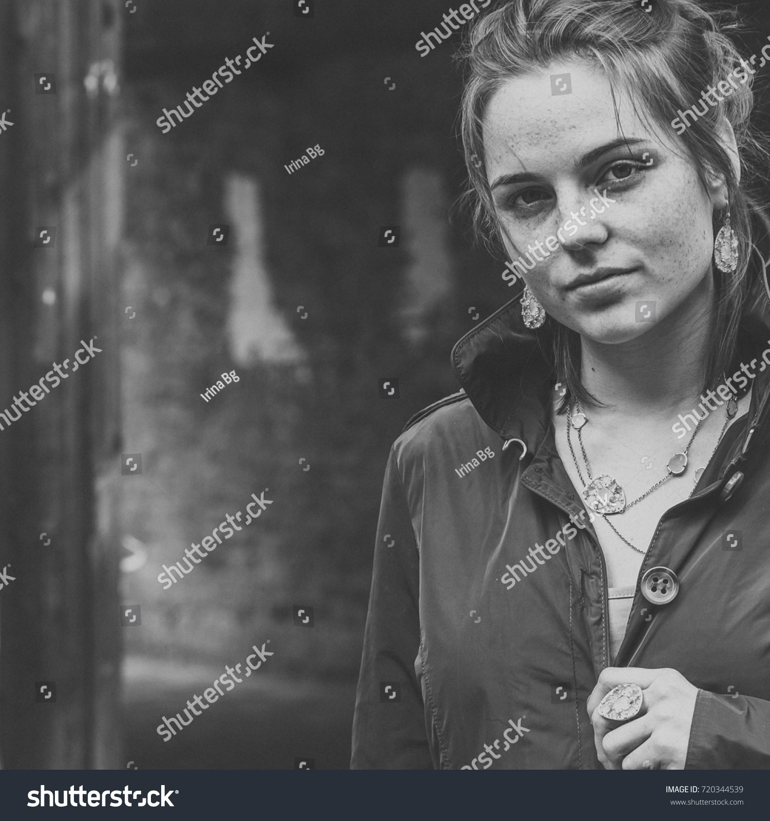 Arctic byrde Justering Beautiful Woman Face Portrait Freckles Street Stock Photo (Edit Now)  720344539