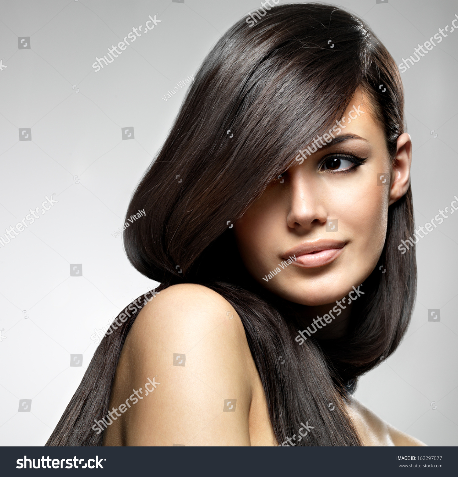 Beautiful Woman With Long Straight Hair. Fashion Model Posing At Studio ...