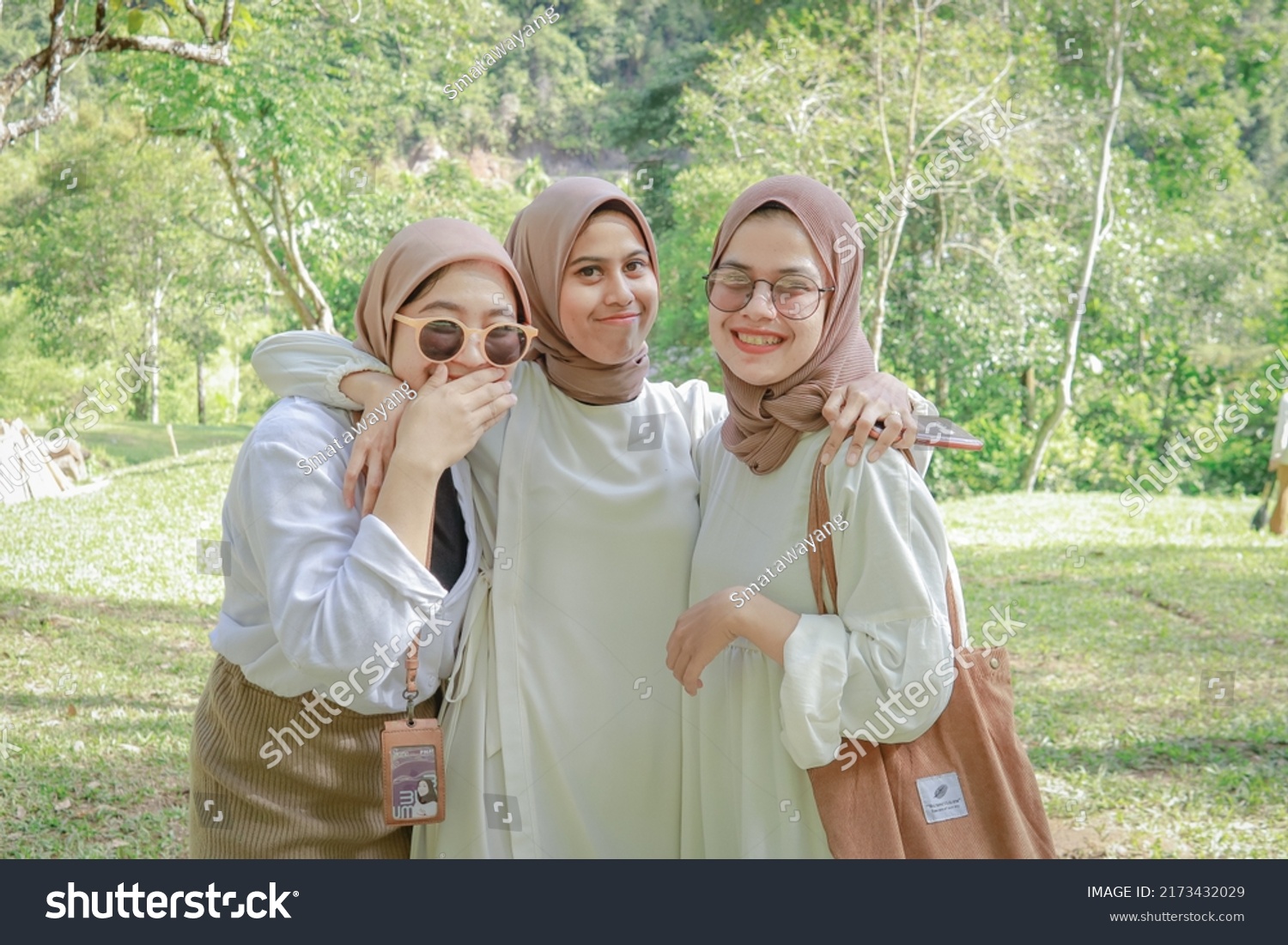 Beautiful Women Wearing Hijabs Take Group Stock Photo 2173432029 ...