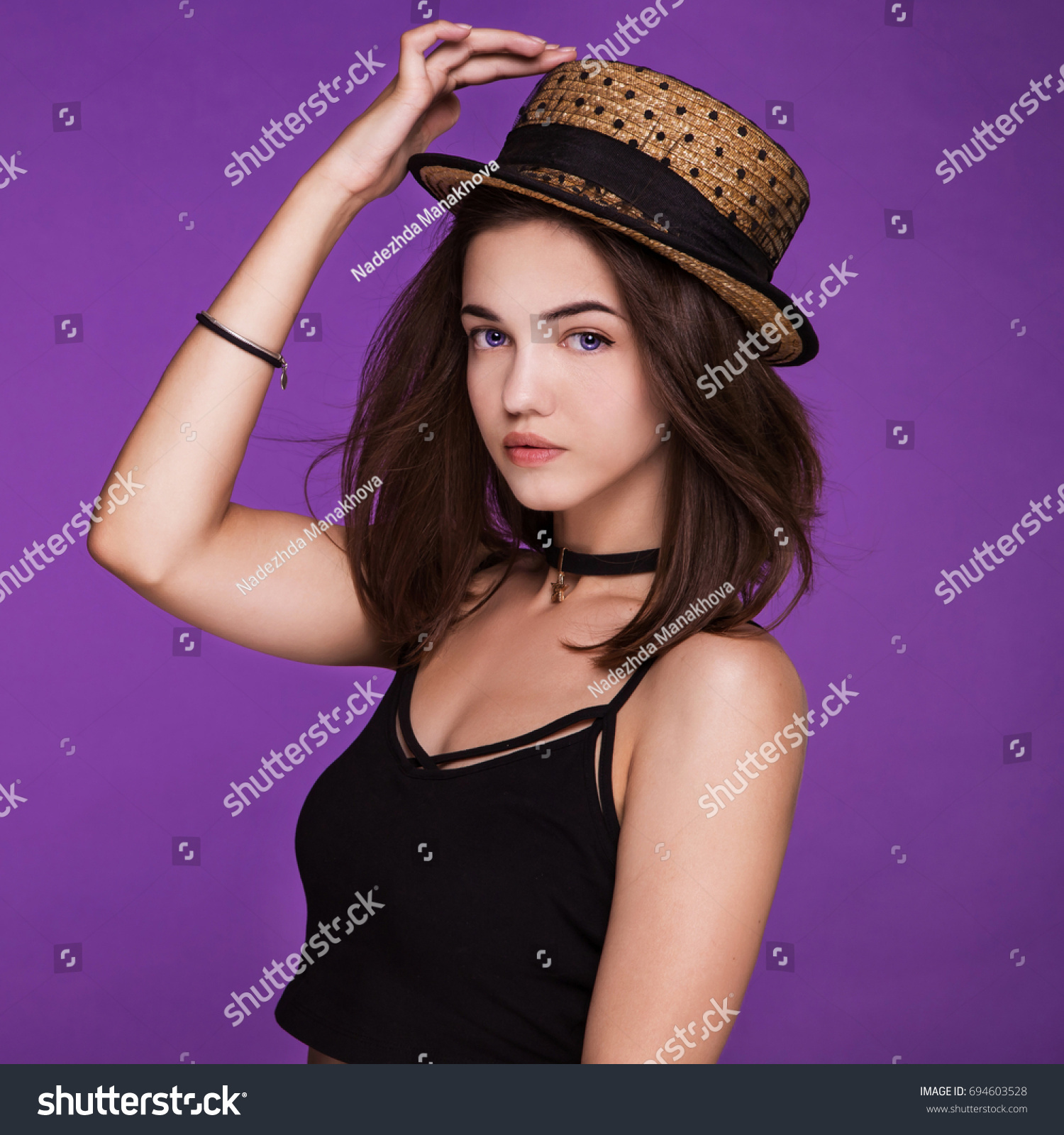 Beautiful Young Girl Purple Eyes Holding People Beauty Fashion