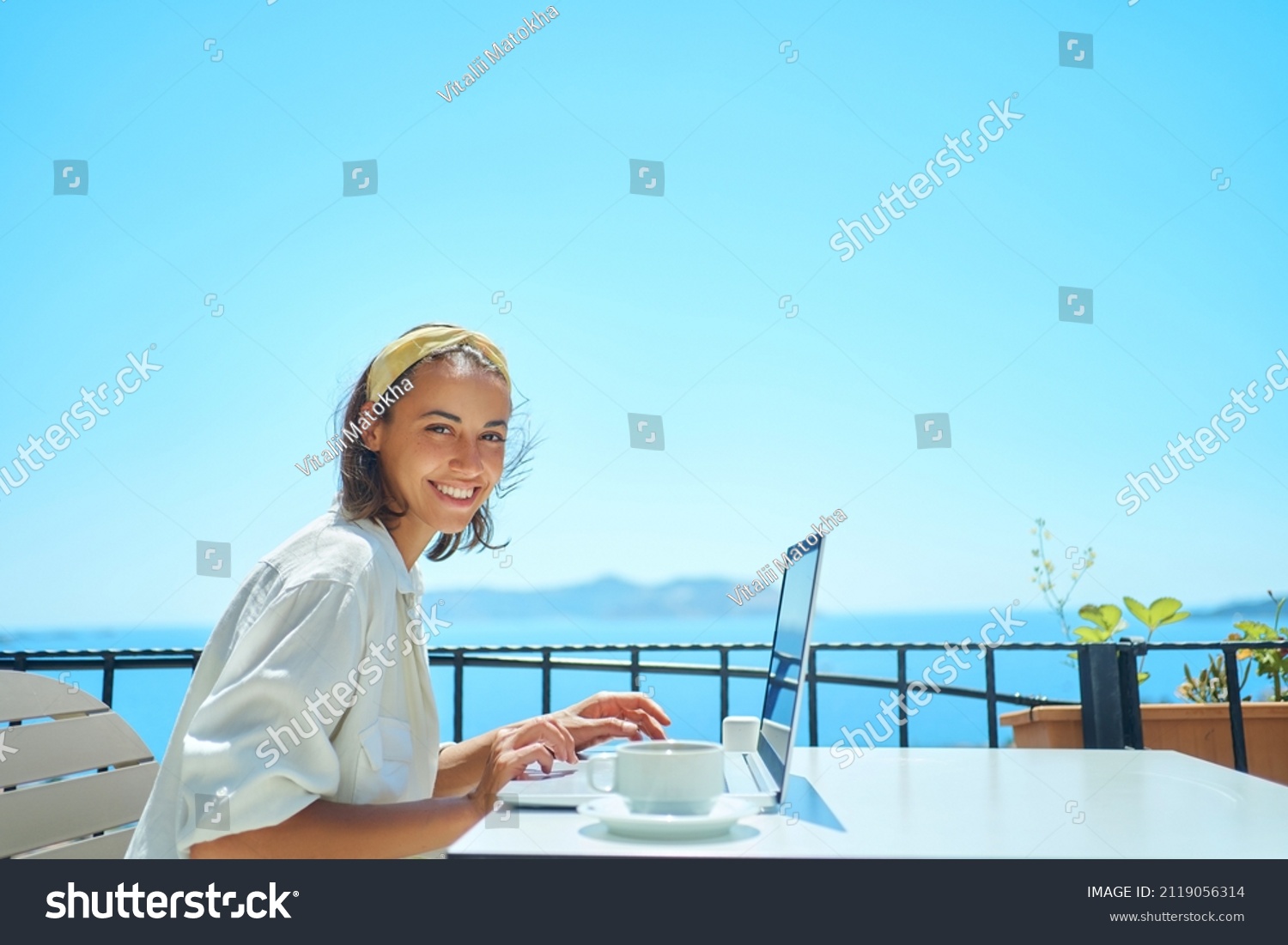 97,719 Laptop on vacation Images, Stock Photos & Vectors | Shutterstock