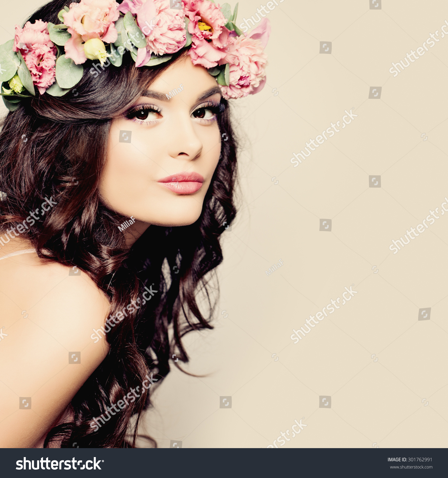 Beautiful Young Woman Summer Pink Flowers Stockfoto Jetzt