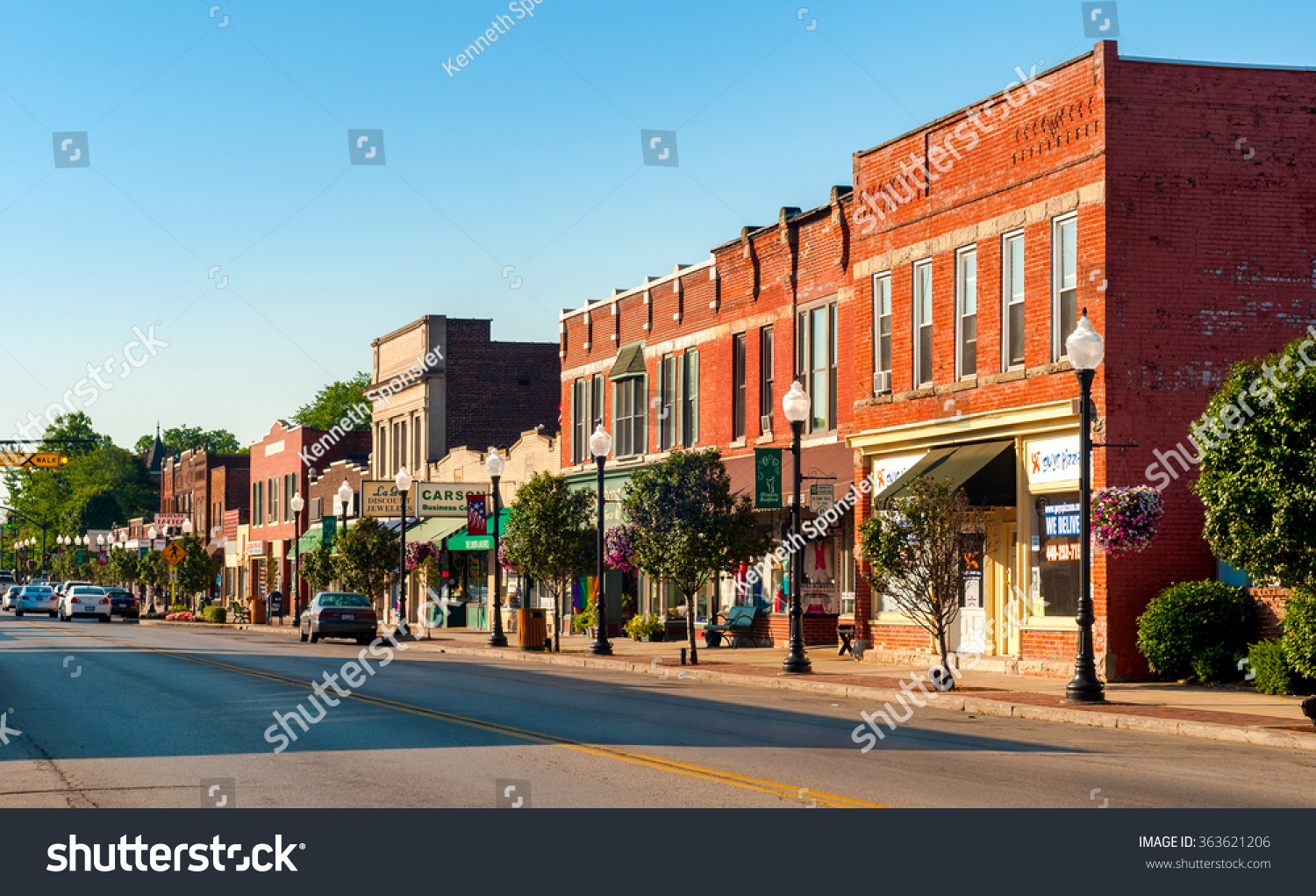 Bedford, Oh - July 25, 2015: The Main Street Of This Small Cleveland ...