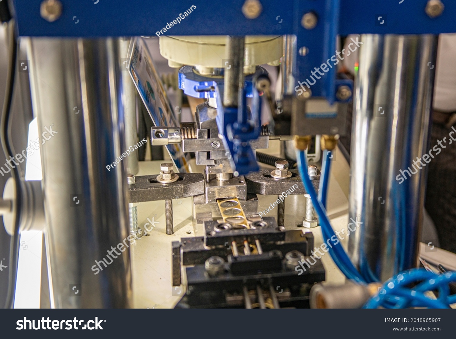 1 Ring bending machine jewelry Images, Stock Photos & Vectors ...