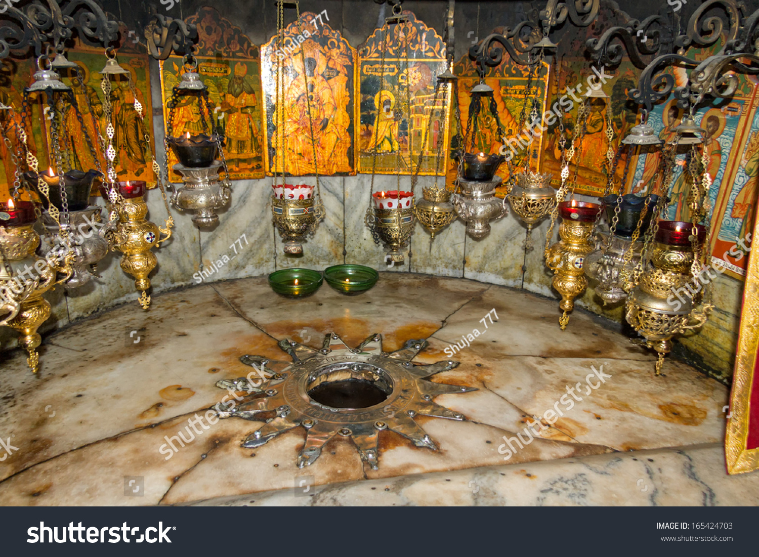 Bethlehem, Israel - July 19: Fourteen-Point Silver Star, Beneath Altar ...