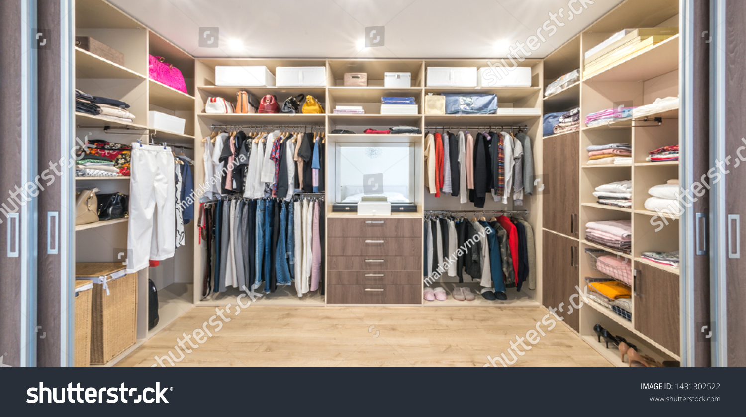 98 Walkin wardrobe Images, Stock Photos & Vectors | Shutterstock