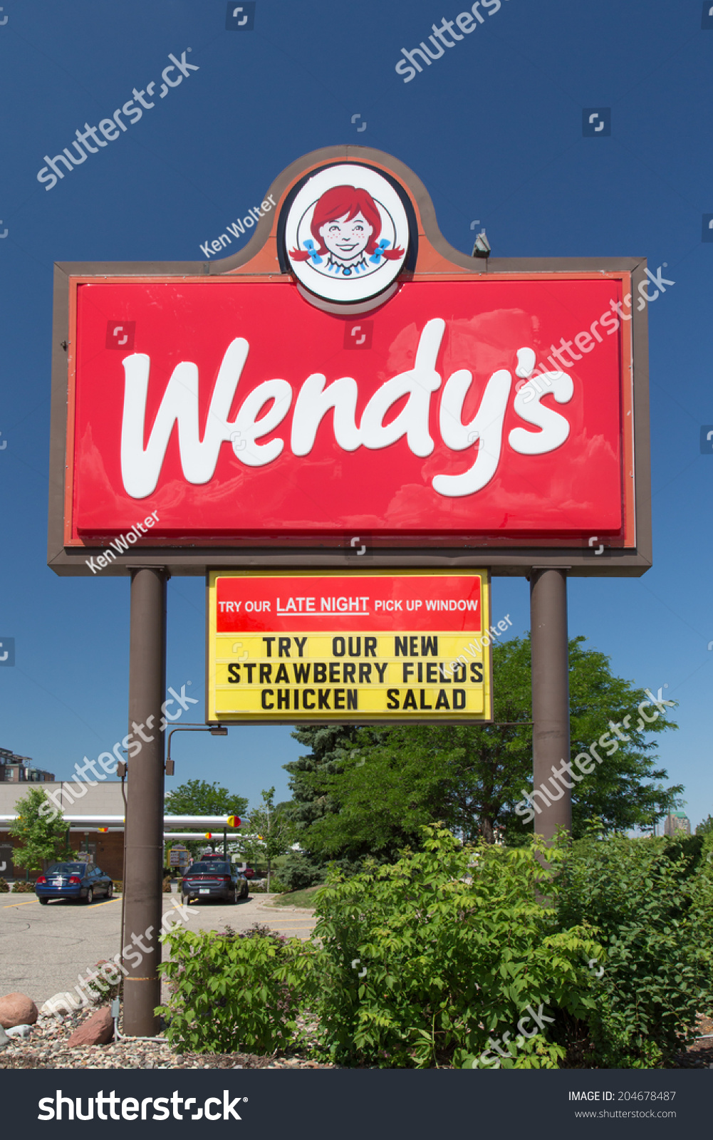 Bloomington, Mn/Usa - June 24, 2014: Wendy'S Fast Food Restaurant ...