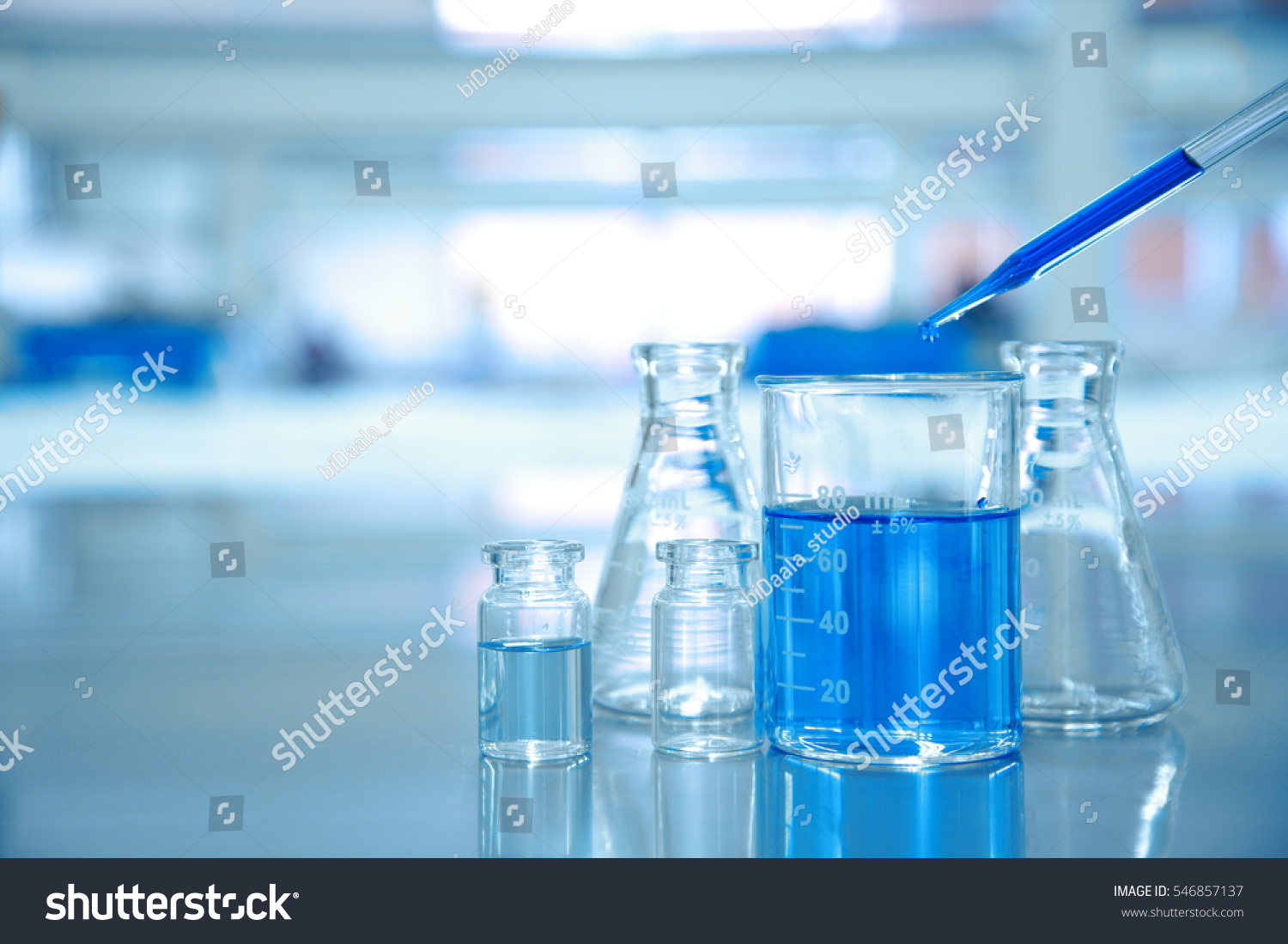 Blue Drop Into Glass Beaker Flask Stock Photo 546857137 - Shutterstock