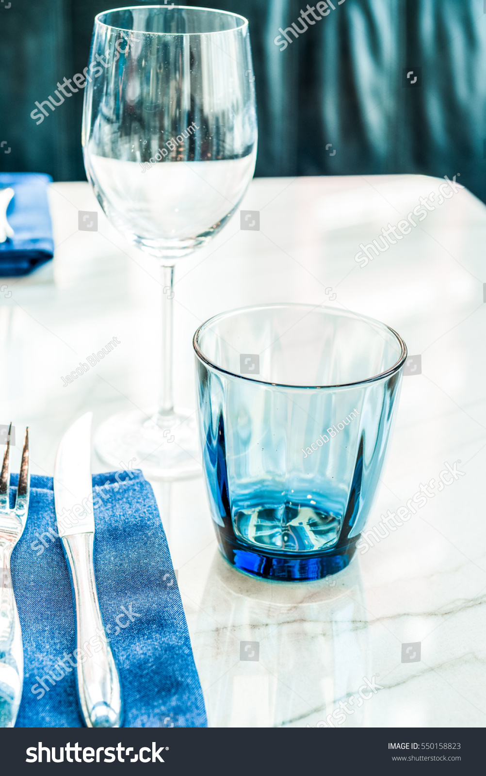 Water Glass Table Setting - Vintage Style Modern Life Table Setting Glassware Modern Glassware Glassware Modern Table Settings : The picture shows the correct positioning if more than one wine is to be served during the meal, the number of glasses increases, always being positioned to the right of the water glass.