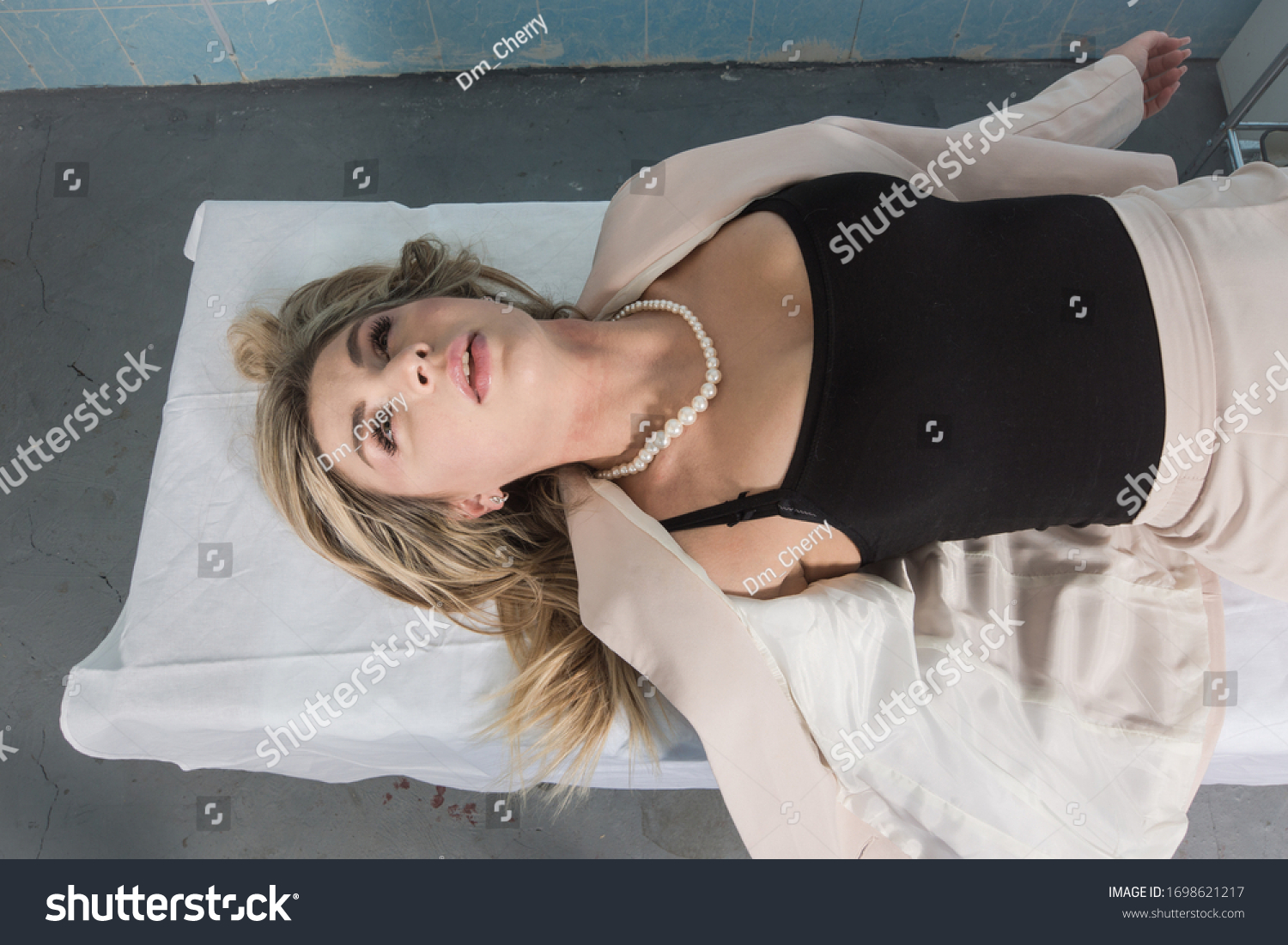 Female Morgue Images Photos Et Images Vectorielles De Stock Shutterstock 