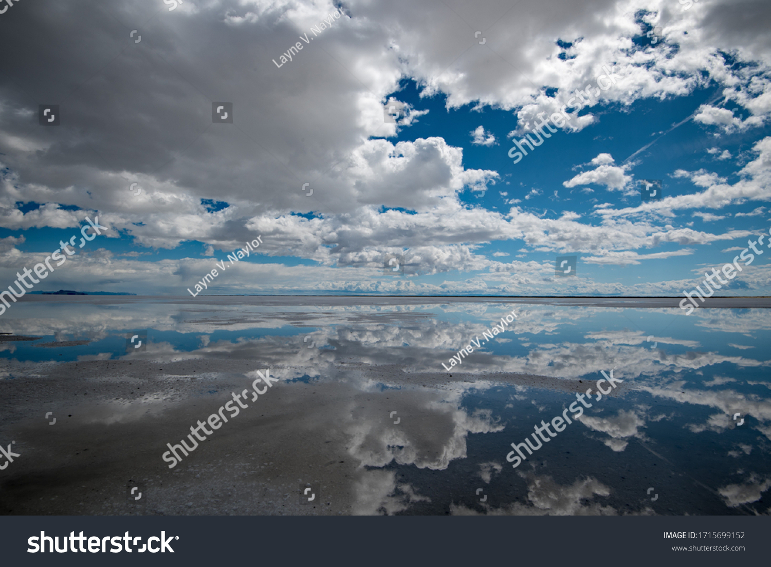 Salt flats reflection Images, Stock Photos & Vectors | Shutterstock