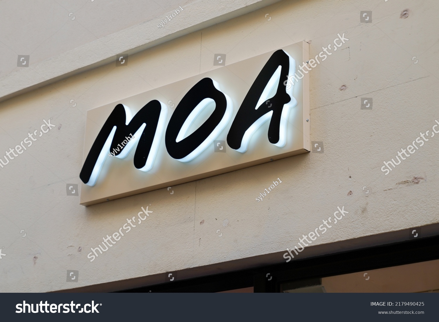 34 Moa logo Images, Stock Photos & Vectors | Shutterstock