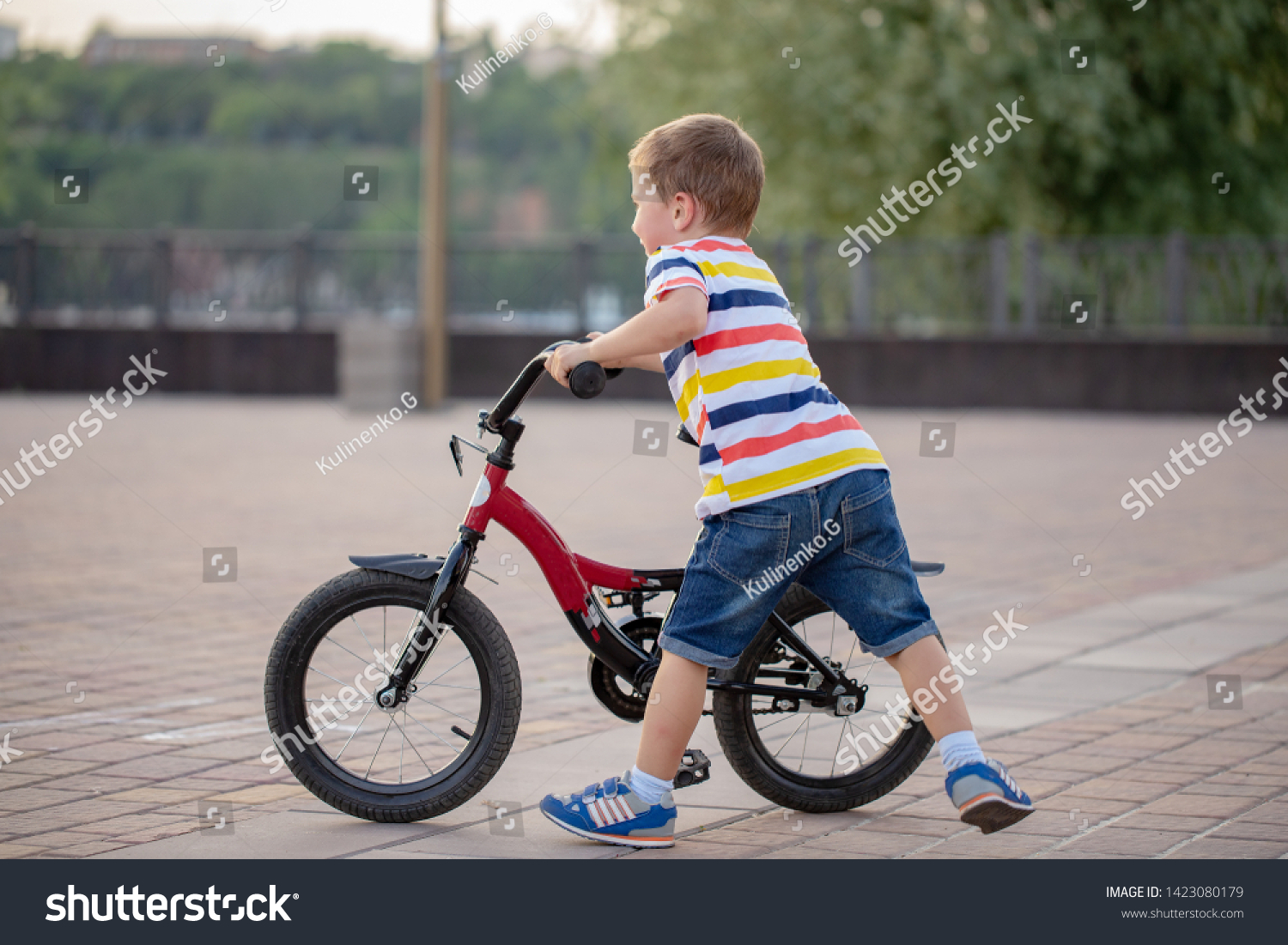 how to teach 5 year old to ride a bike