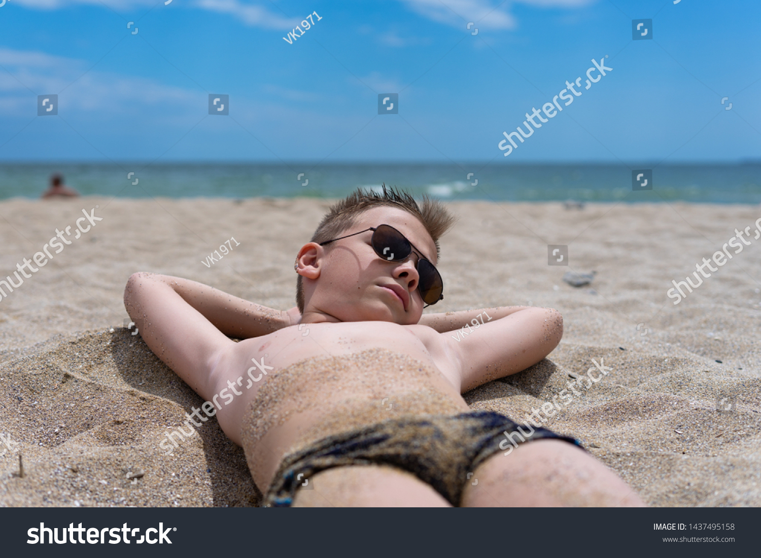 bondages girls blowjob dick on beach