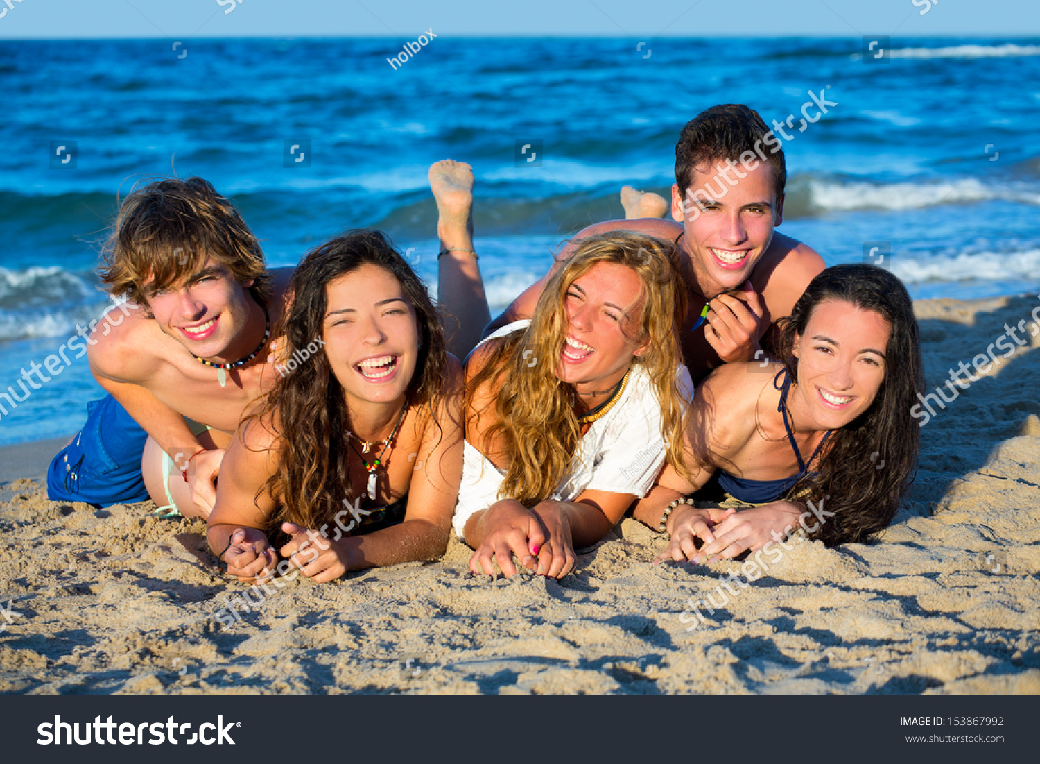 beach-teen-boys-and-girls