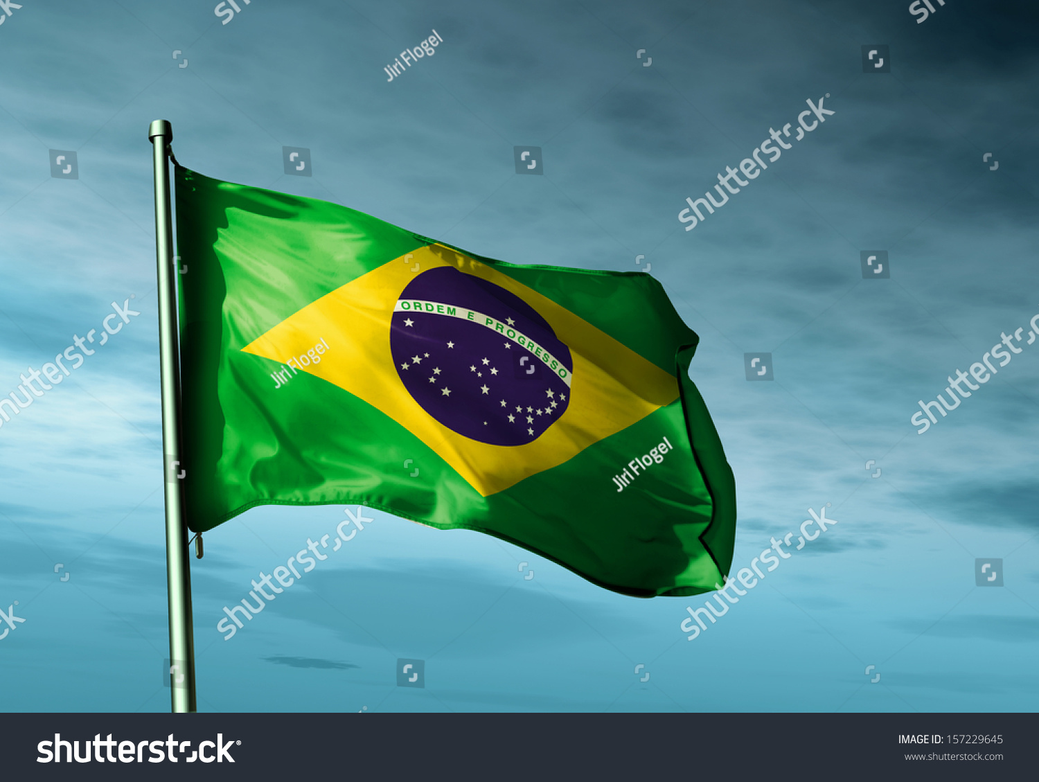 夕方になびくブラジル国旗 のイラスト素材