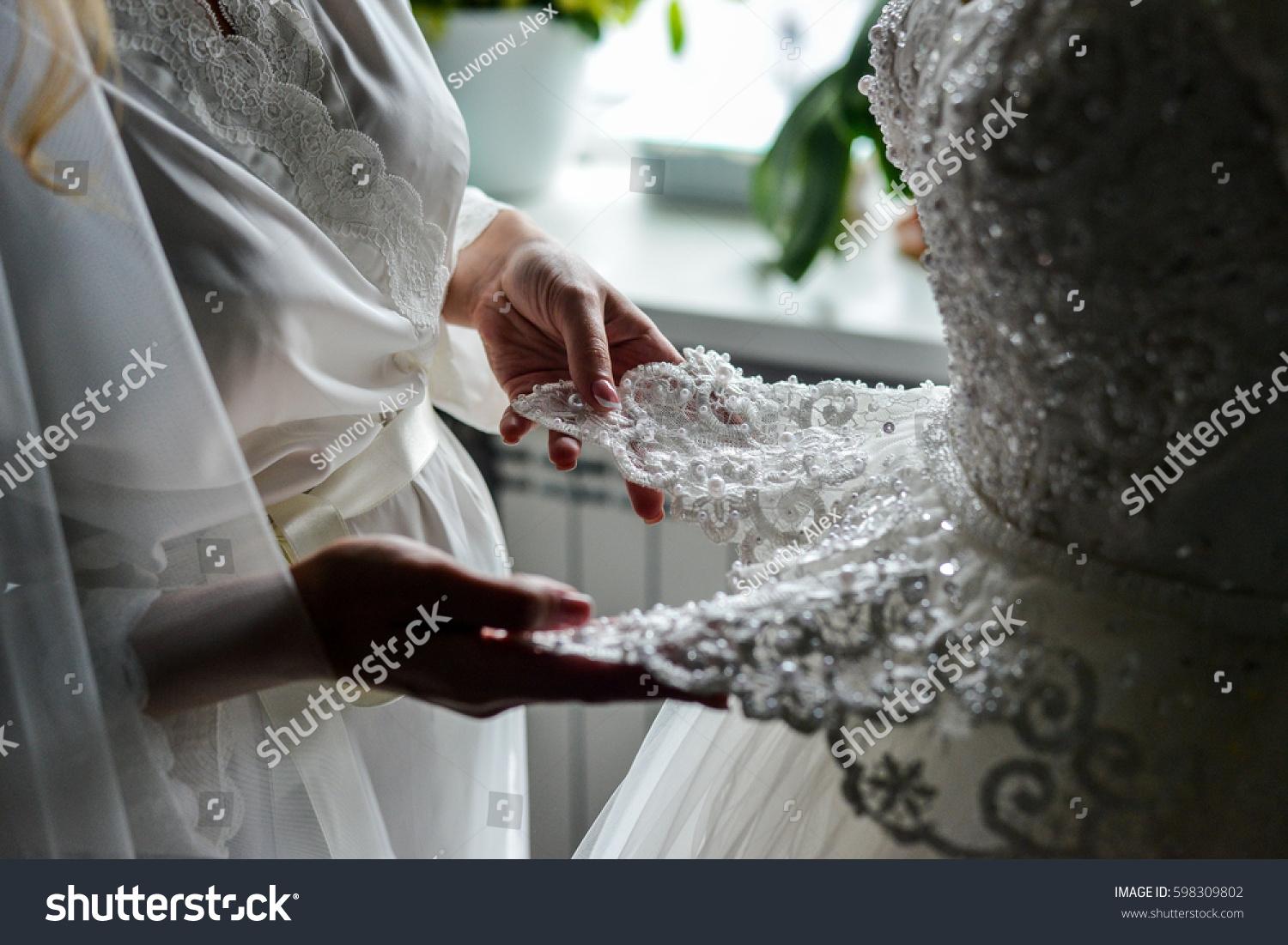 Brides Holding Your Wedding 118