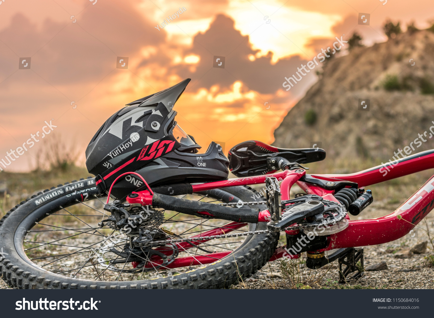 red mountain bike handlebars