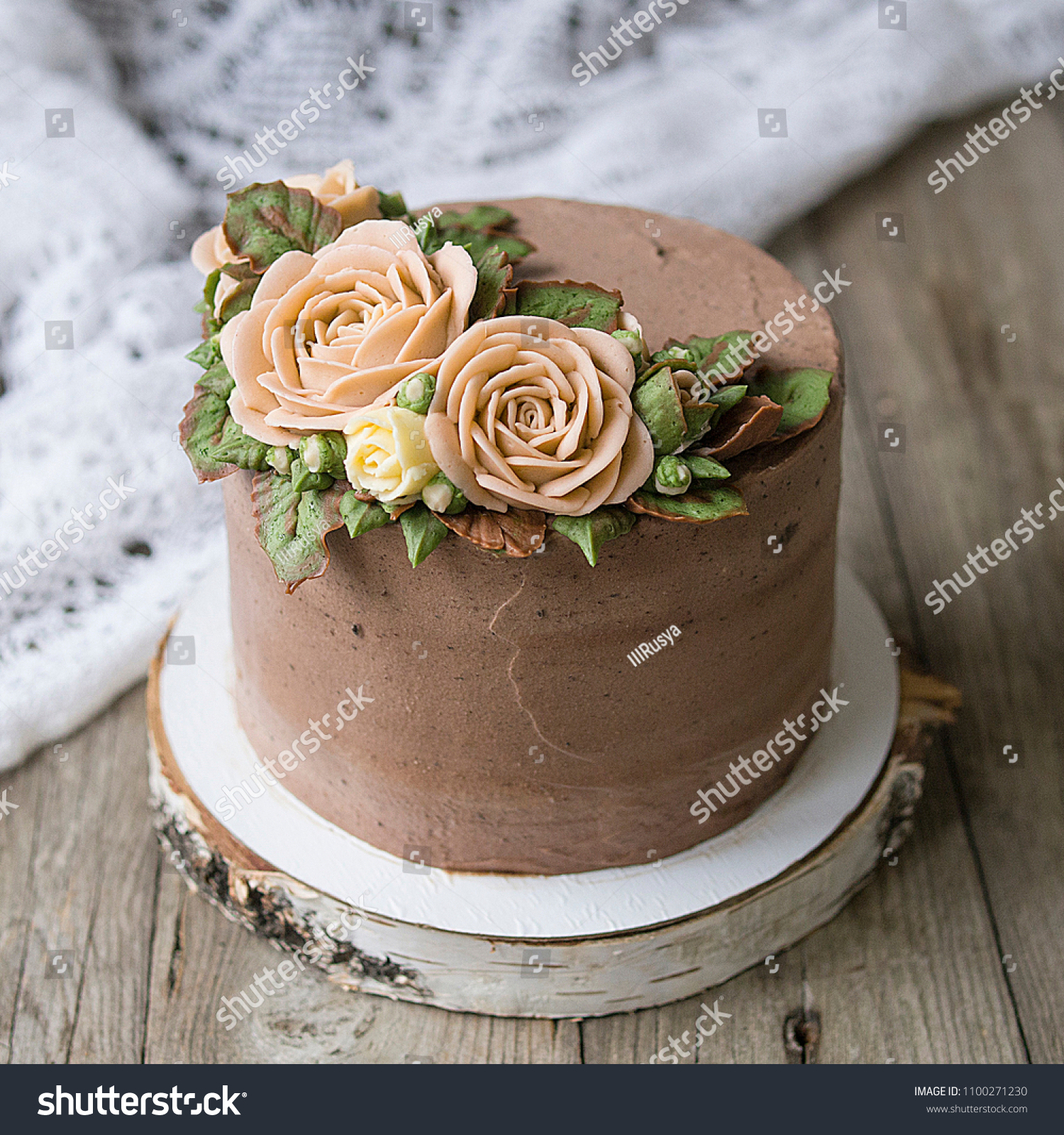Featured image of post Steps to Make Chocolate Buttercream Cake With Flowers