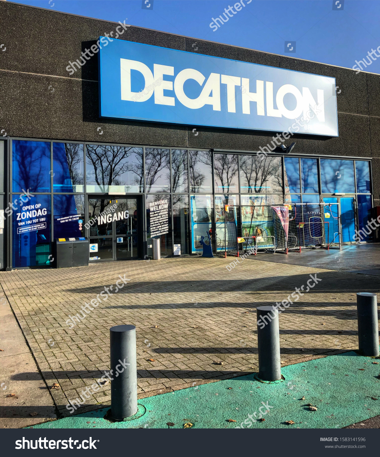 Bruges Belgium 8 December 2019 Decathlon Stock Photo Edit Now 1583141596