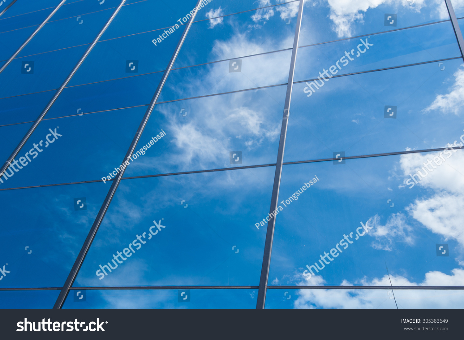 Buiding Stock Photo 305383649 : Shutterstock