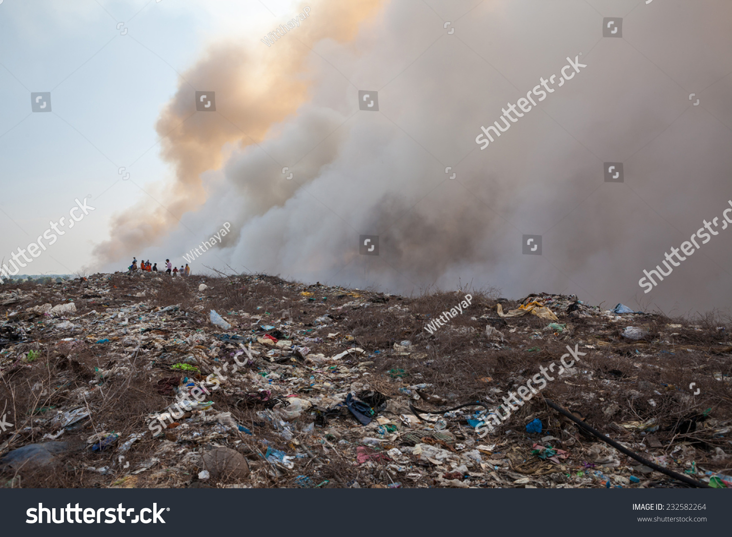 Burning Garbage Heap Smoke Burning Pile Stock Photo 232582264 ...