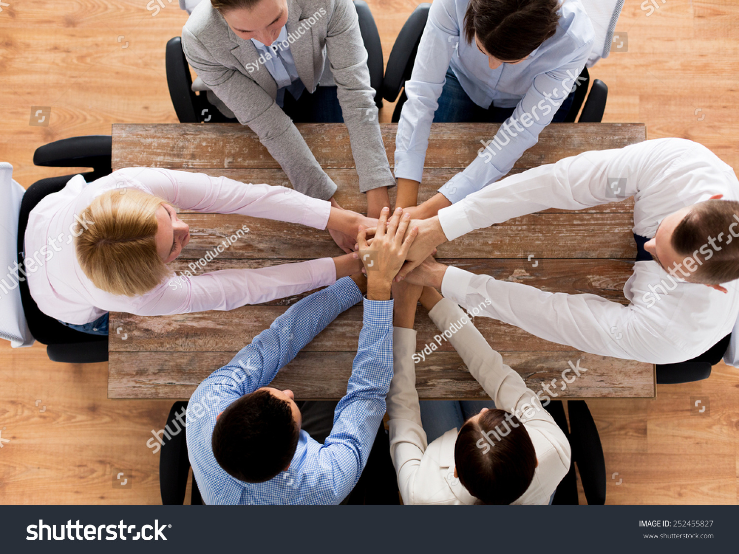  Coral Classic  Template Design Featuring Business People Cooperation