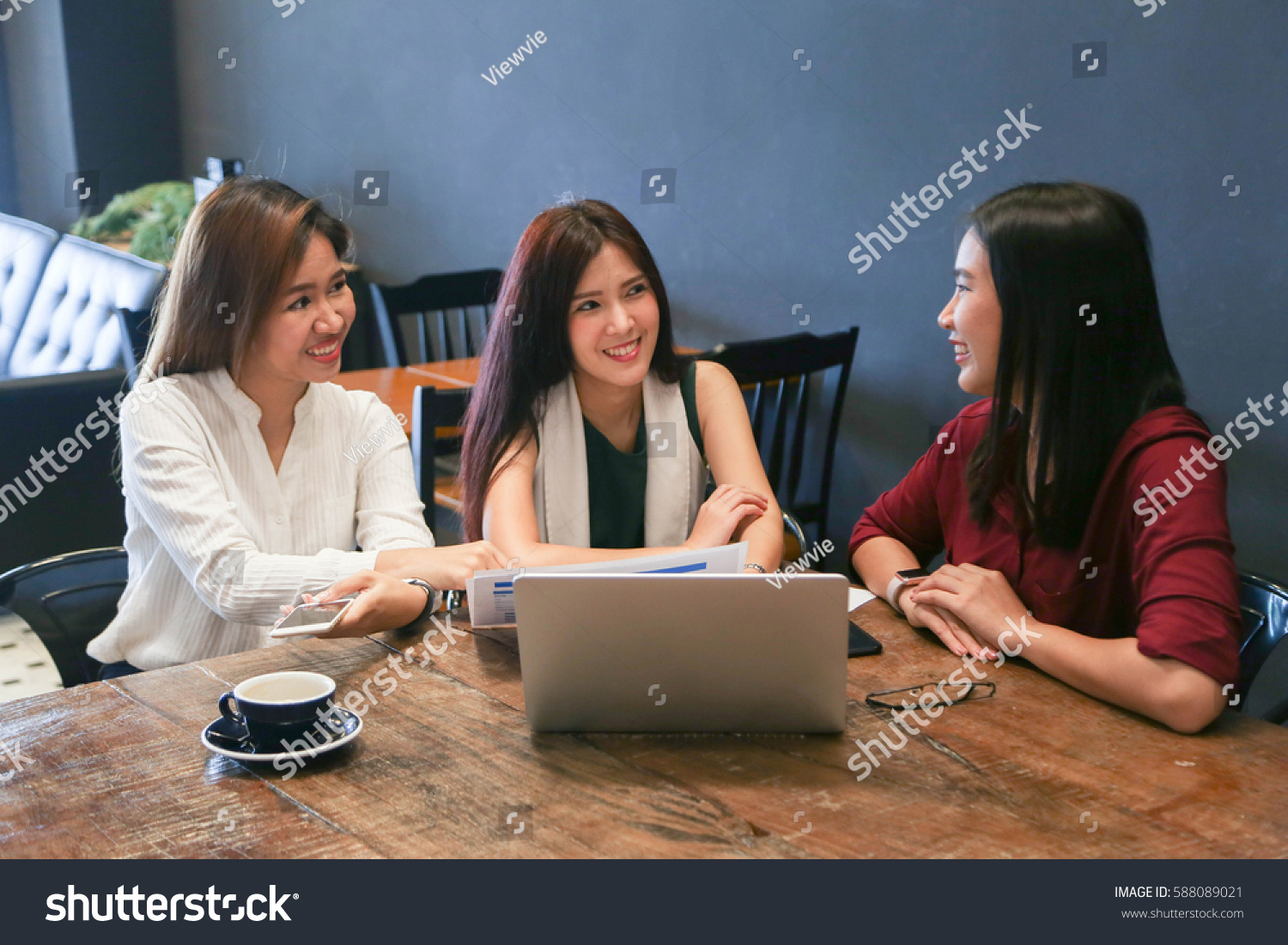 topics to discuss when chatting with a girl Flirting and fun things to talk about normally a boy should never go up to a girl and say a chat up line but if you flirting and fun : list of topics. topics to discuss when chatting with a girl Flirting and fun things to talk about normally a boy should never go up to a girl and say a chat up line but if you flirting and fun : list of topics.