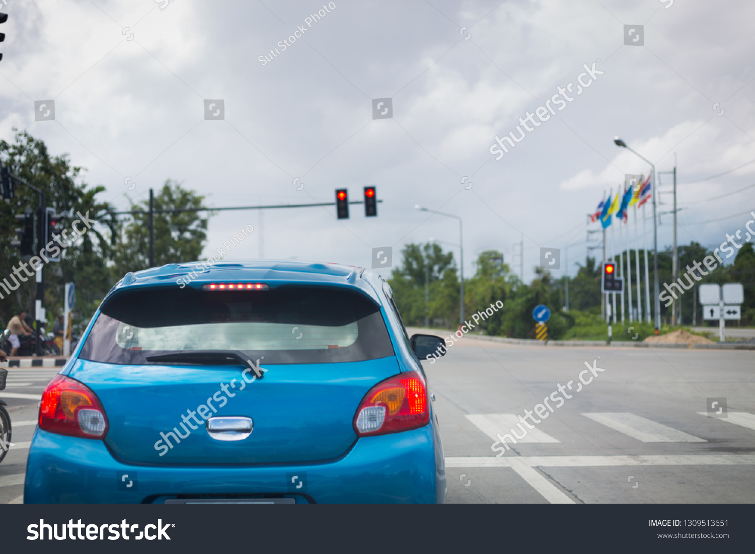 car dies when stopped at red light