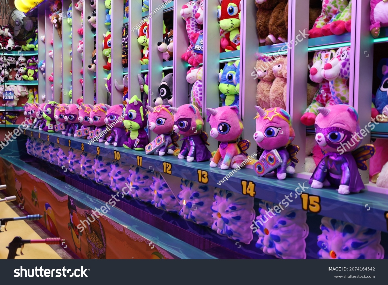 512 Carnival stuffed animals Images, Stock Photos & Vectors | Shutterstock