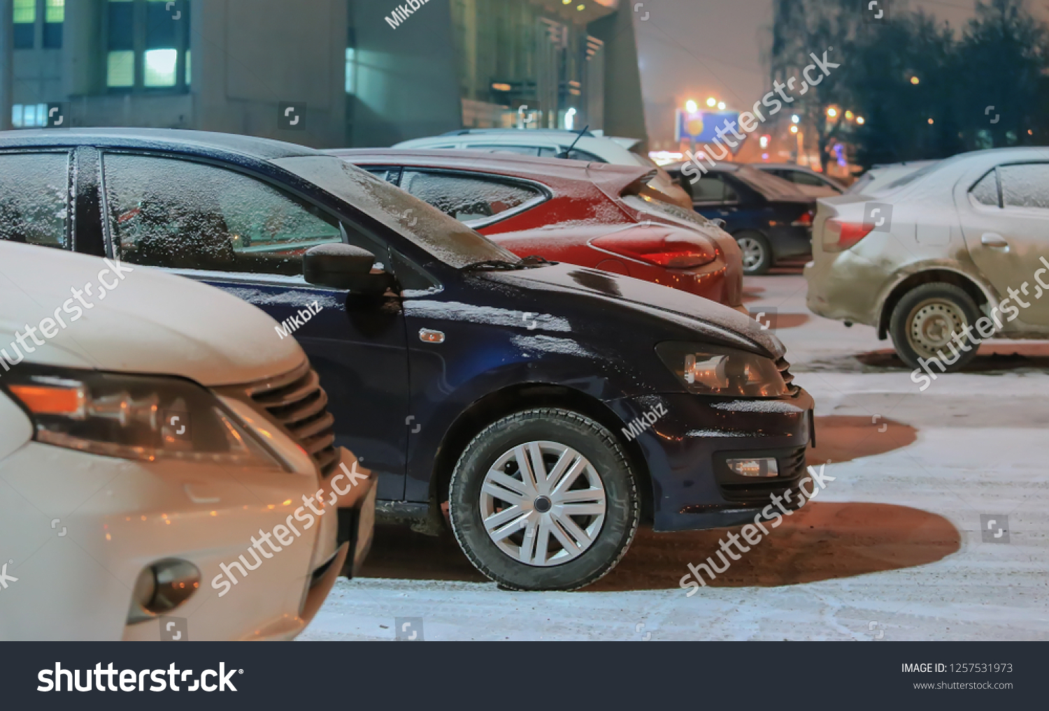 16,385 Cars Parked In Winter Images, Stock Photos & Vectors 