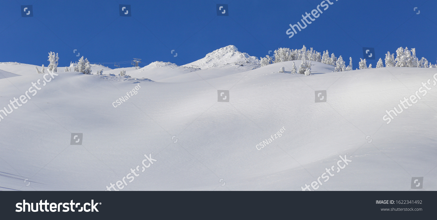 Cascade Mountain Range Outside Bend Oregon Stock Photo 1622341492