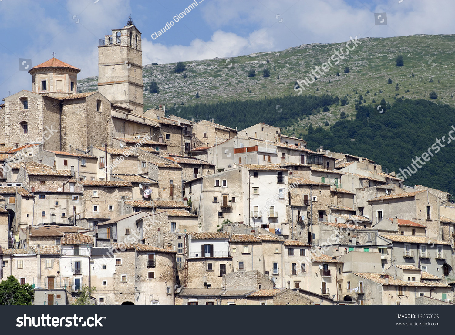 Castel Del Monte (L'Aquila, Abruzzi, Italy) - Old Houses Stock Photo ...