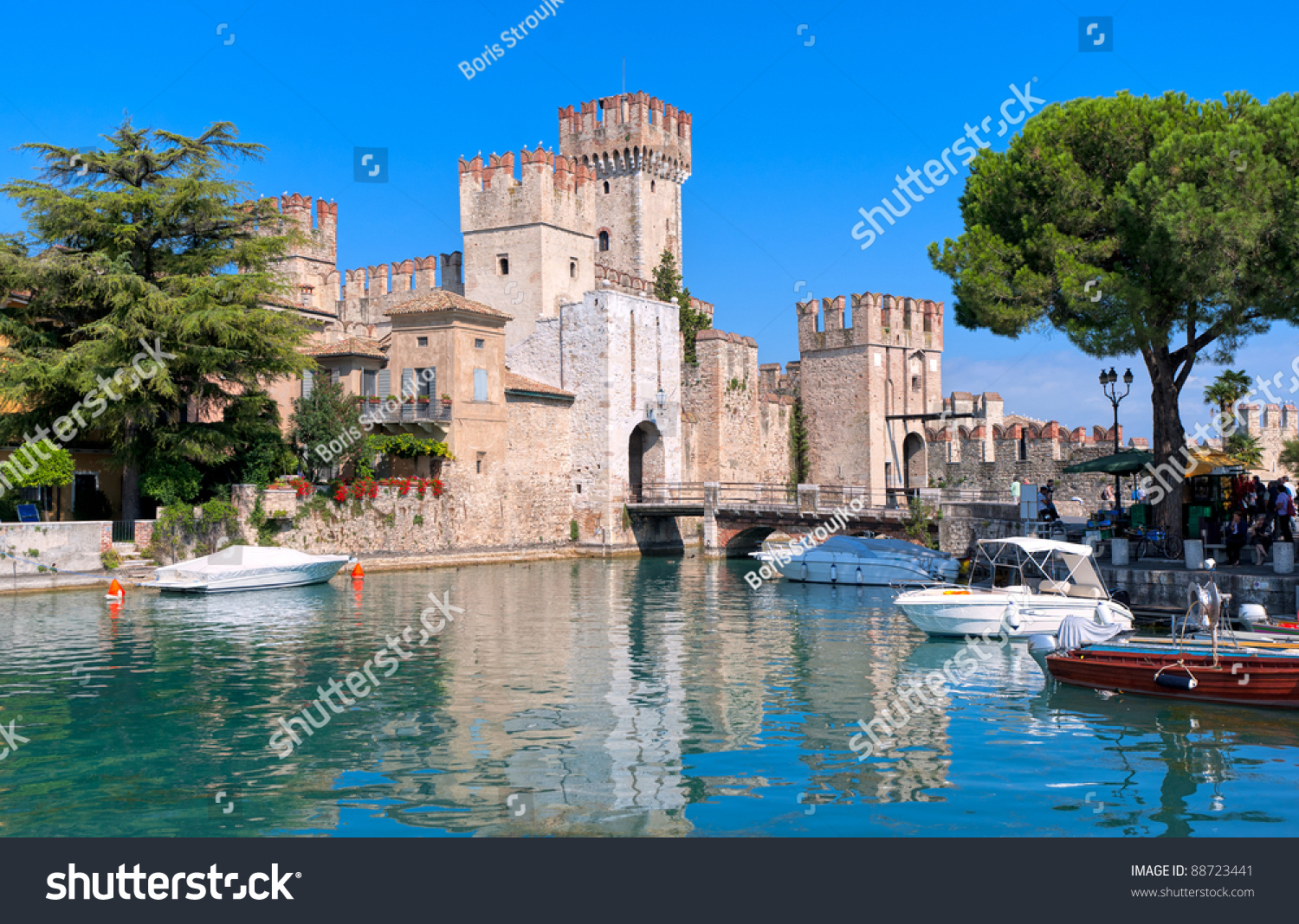 Castle Sirmione On Lake Garda Italy Stock Photo 88723441 - Shutterstock