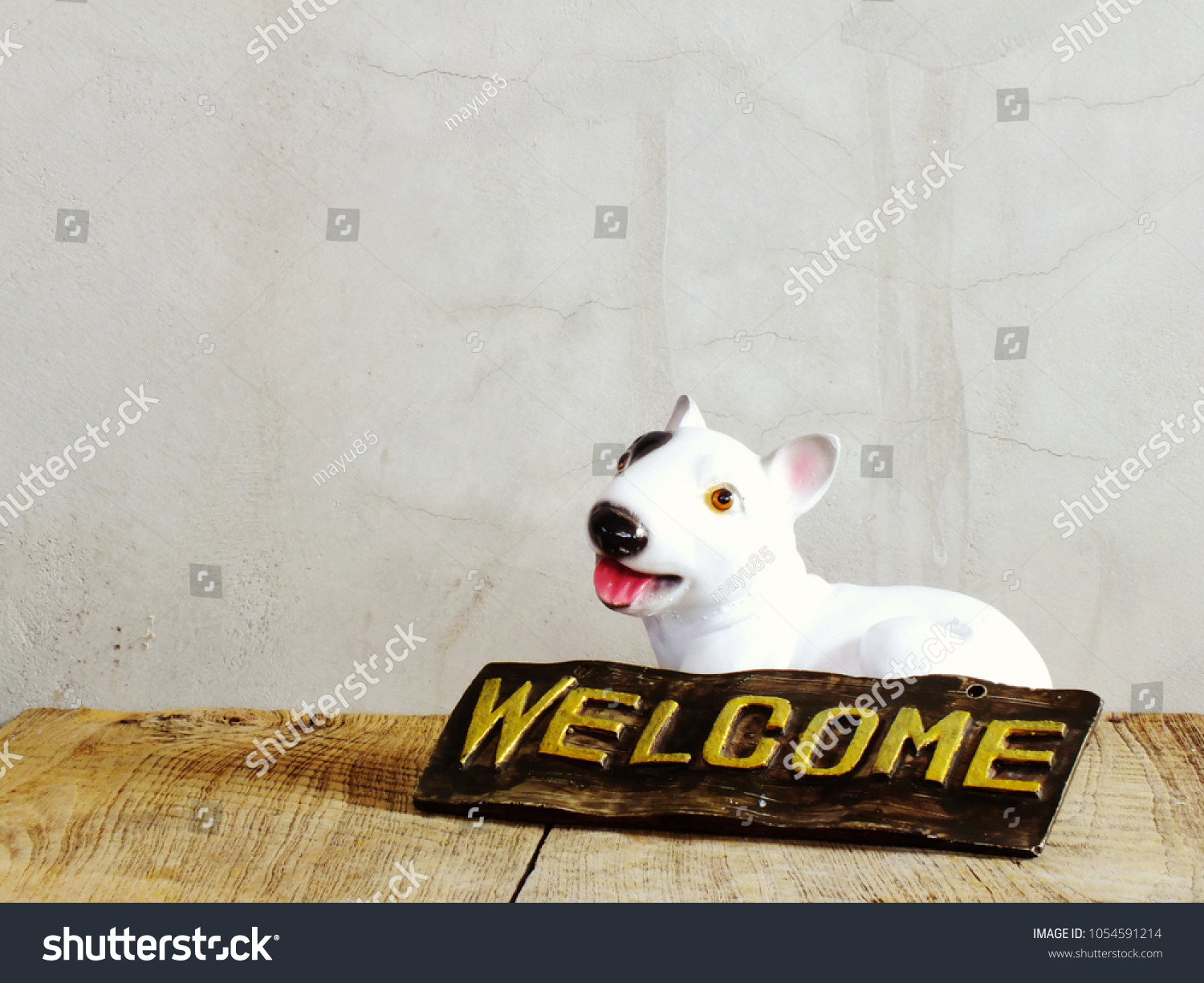 Ceramic Dog Welcome Sign On Wooden Stock Photo Edit Now 1054591214