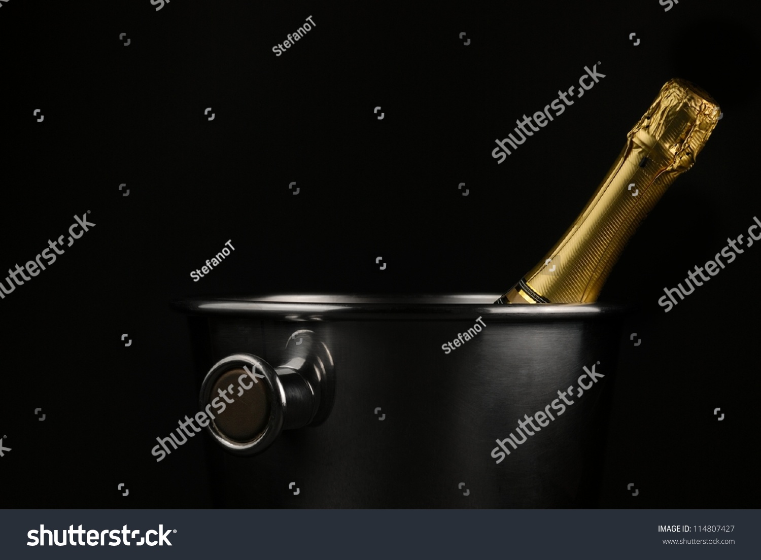 41,040 Champagne bottle black background Images, Stock Photos & Vectors