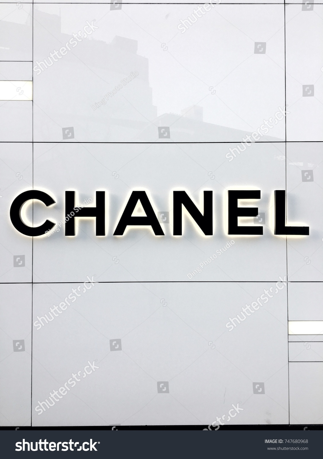 Descubra Chanel Logo Front Chanel Store Emquartier Imagenes De Stock En Hd Y Millones De Otras Fotos Ilustraciones Y Vectores En Stock Libres De Regalias En La Coleccion De Shutterstock Se Agregan Miles De Imagenes Nuevas De Alta Calidad Todos Los