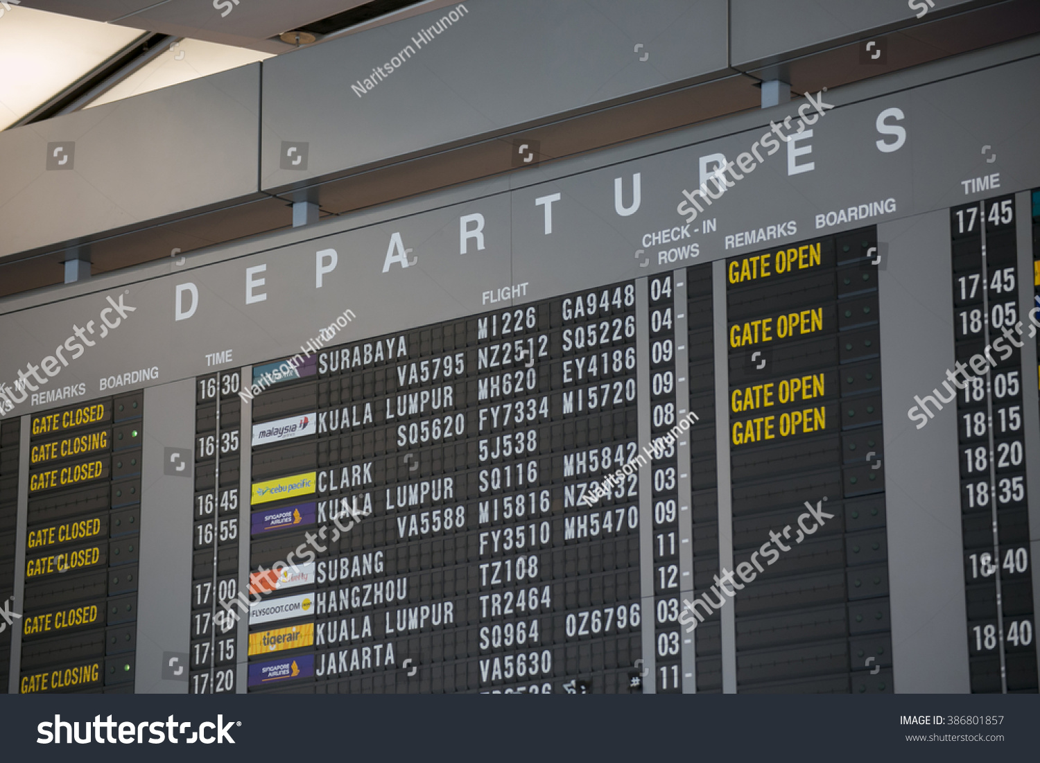 Changi Singapore Airport Singapore Jan 2016 Stock Photo 386801857 ...