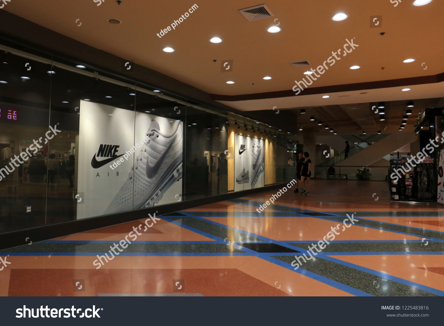 nike factory store plaza central