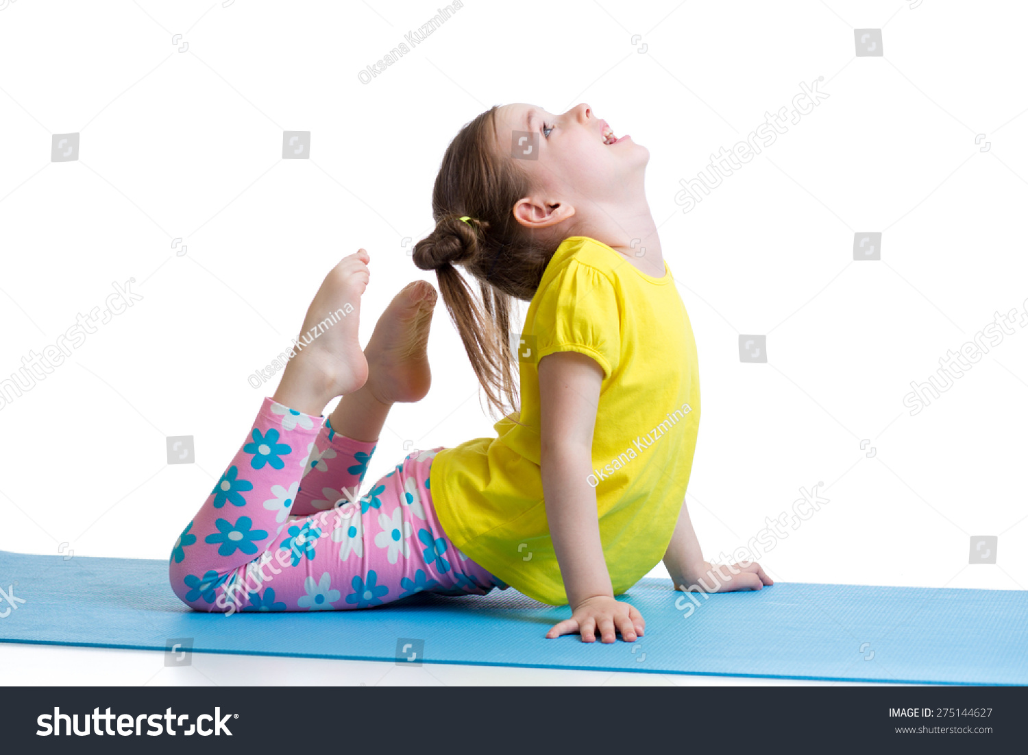 naked girl do gymnastics move asian with nice butt