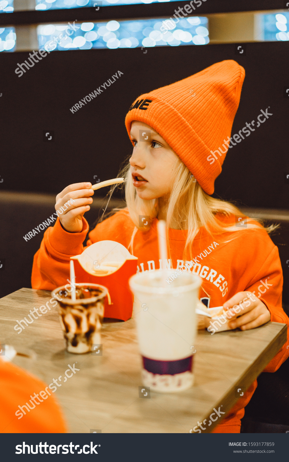 Children Mcdonalds Little Girl Eats French Stock Photo 1593177859 - Shutterstock