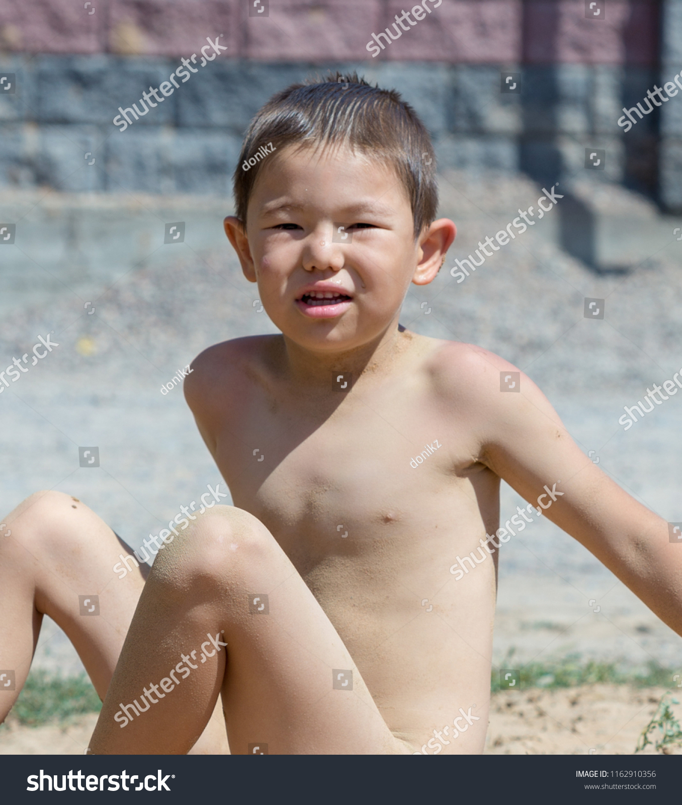 Children nude in Kunming