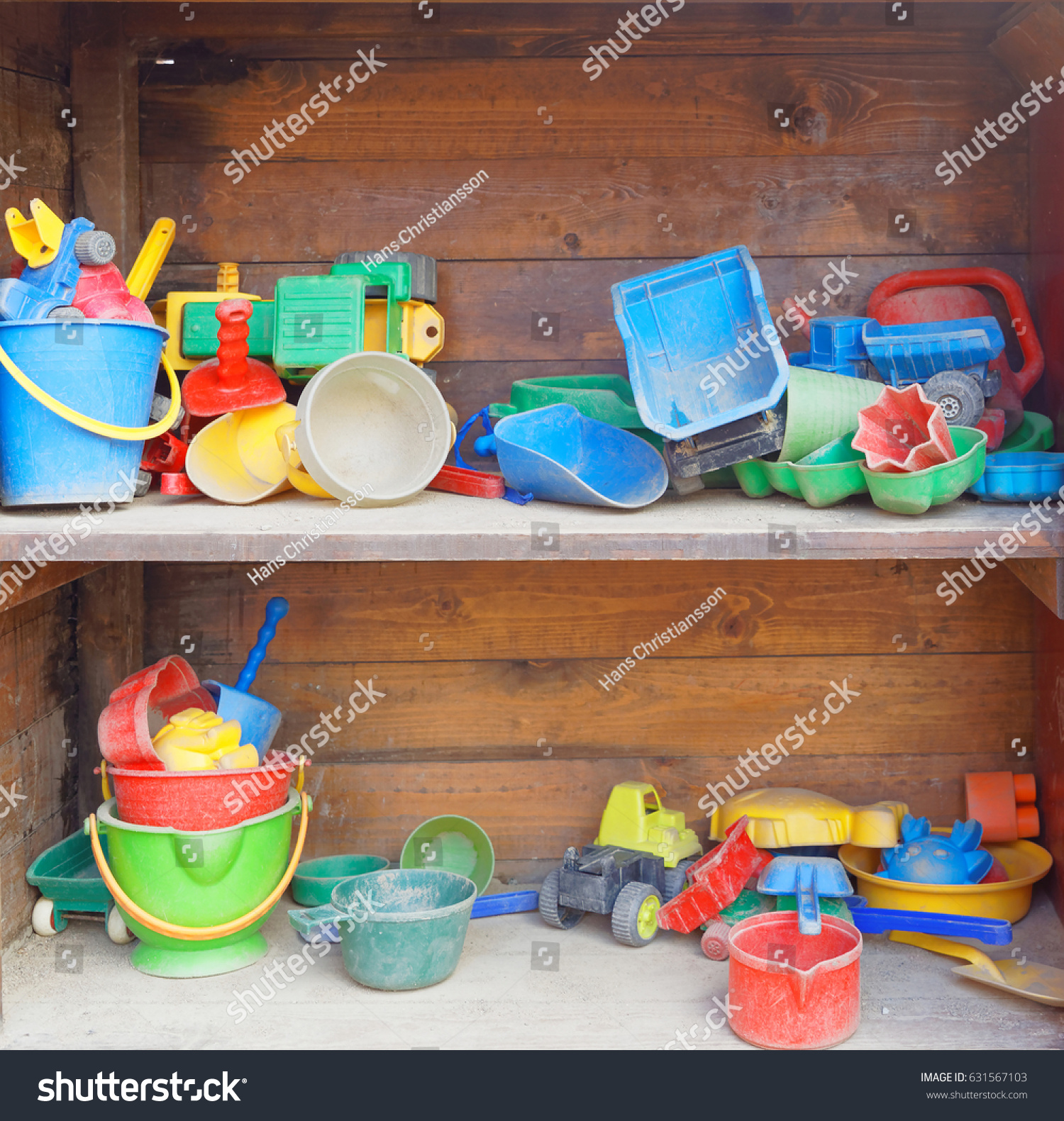 childrens plastic buckets