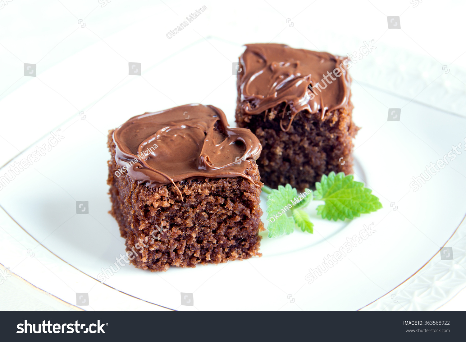 Chocolate Mini Cakes Chocolate Icing Mint Stock Photo Edit Now 363568922