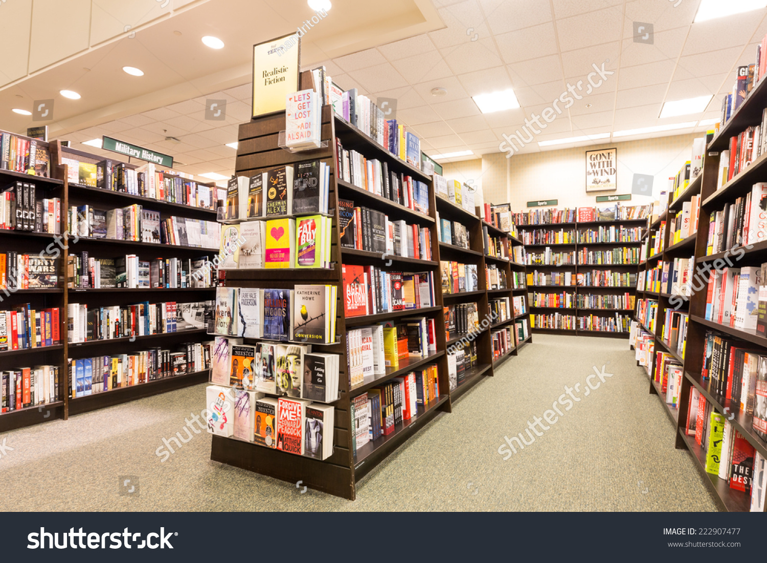 Christiana, Delaware - October 11, 2014: Bookshelves In A Barnes ...