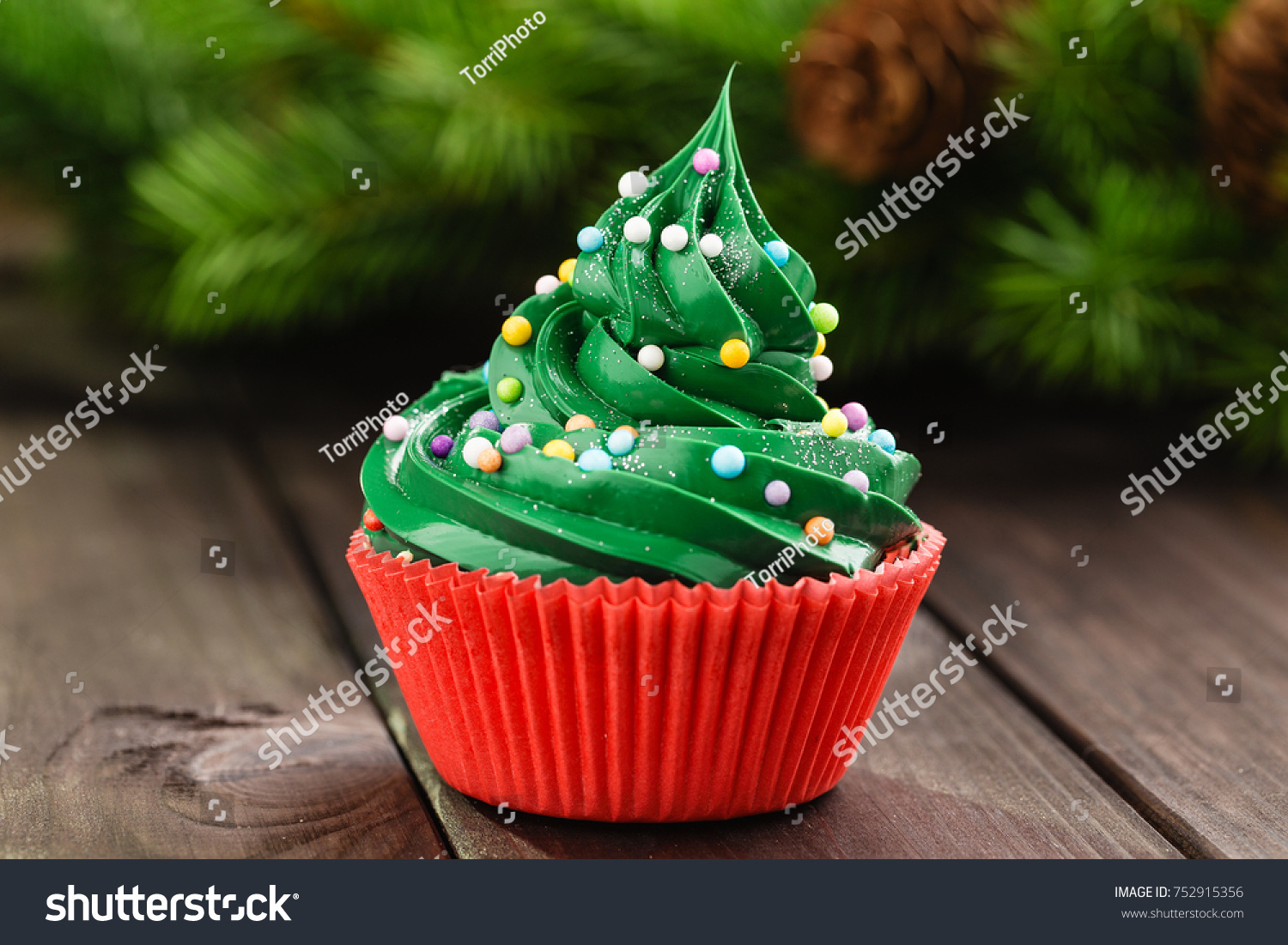 Christmas green cupcake