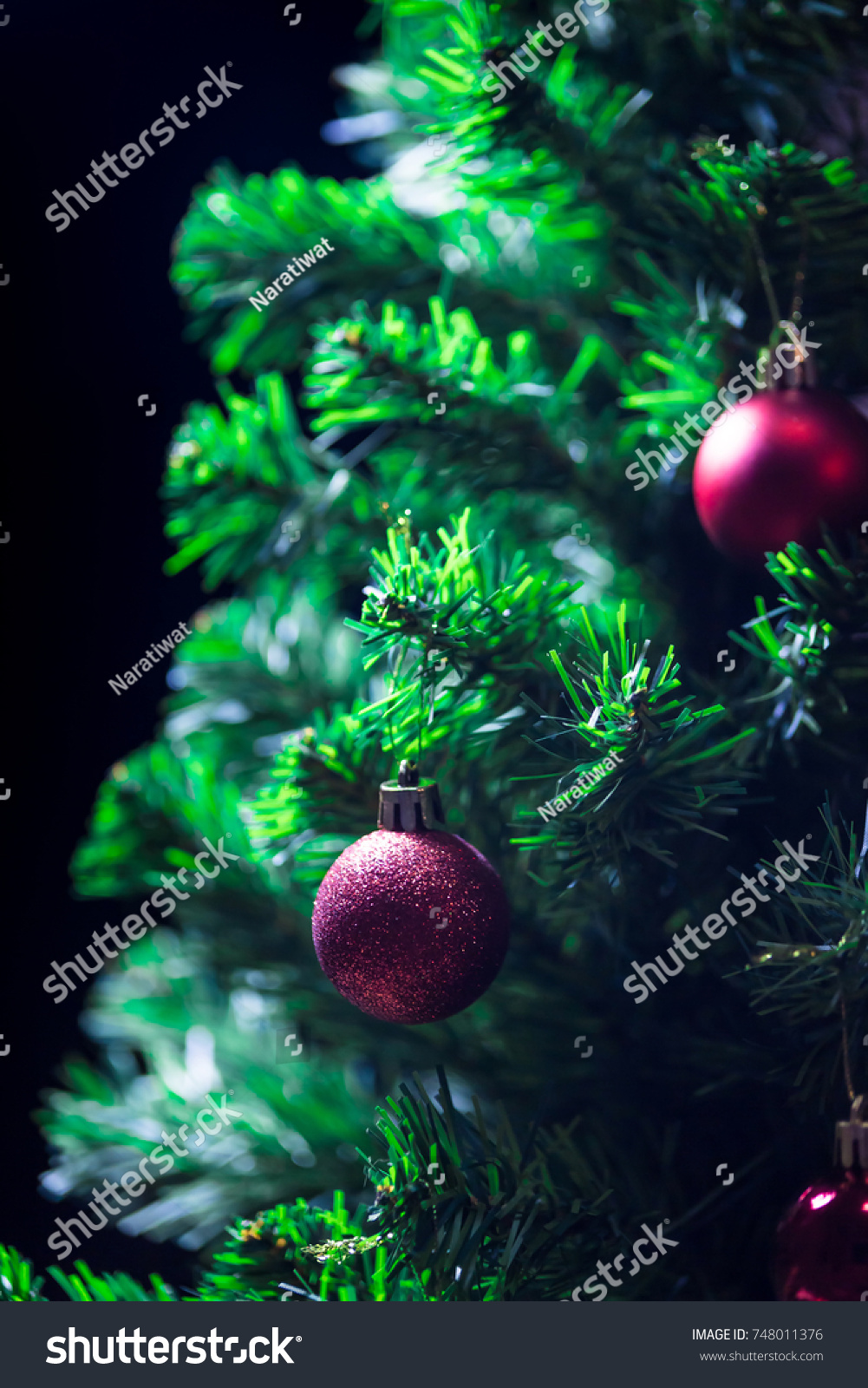 Christmas Tree Red Ballsbackground Wallpaper Stock Photo 748011376