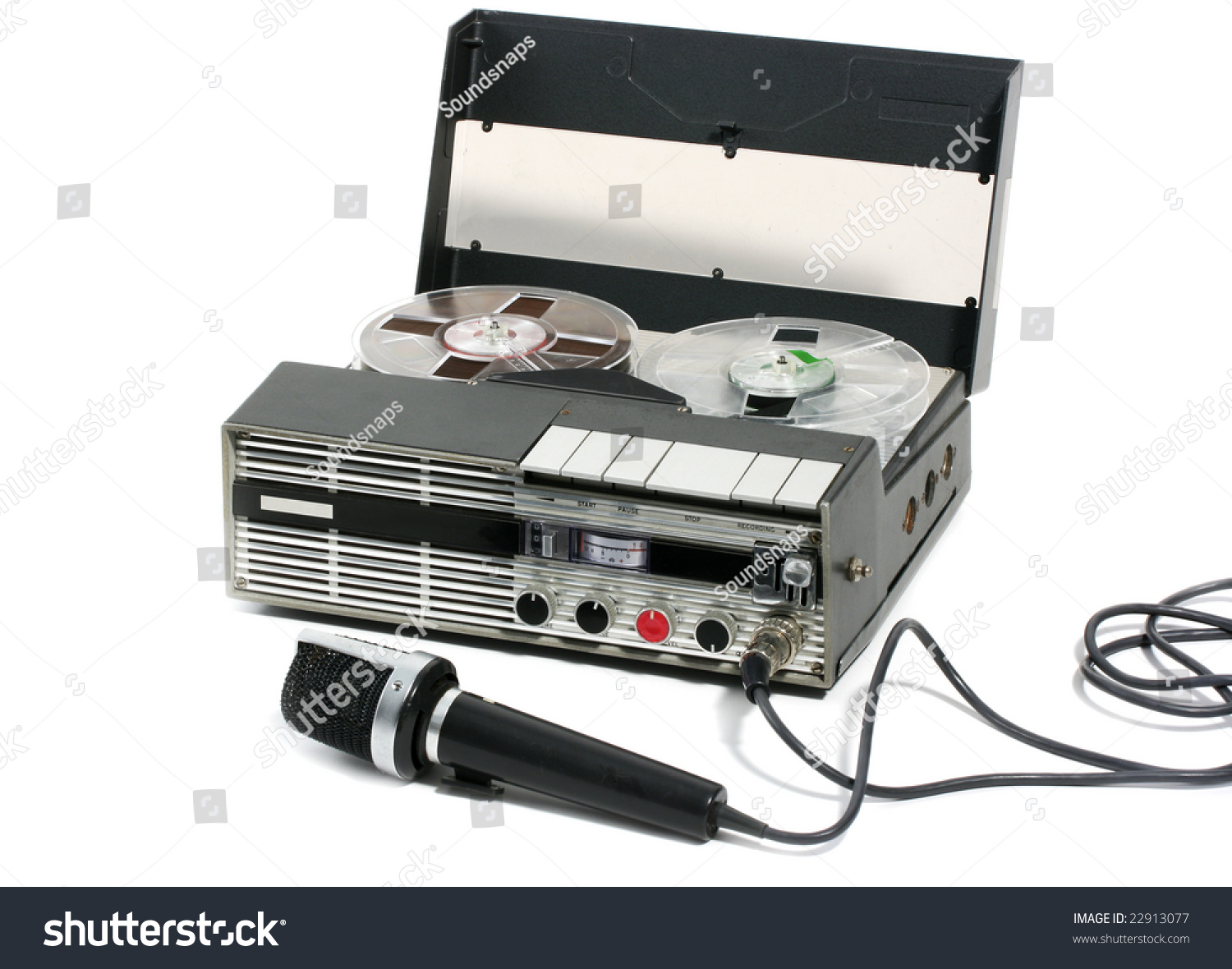 [Jeu] Suite d'images !  - Page 16 Stock-photo-classic-radio-journalist-german-portable-tape-recorder-22913077