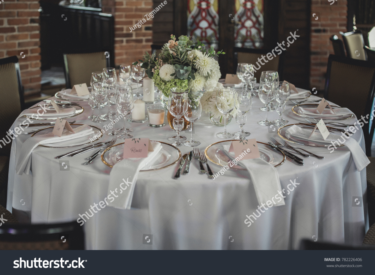 classy wedding round table setting stock photo edit now 782226406 wedding round table settings