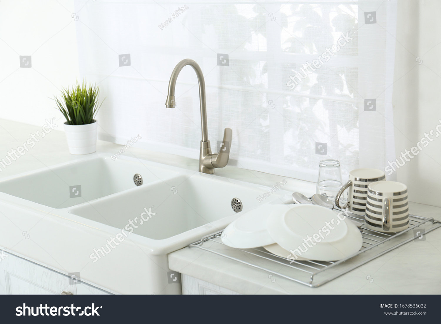 12,295 Ceramic Kitchen Sink Images, Stock Photos & Vectors 